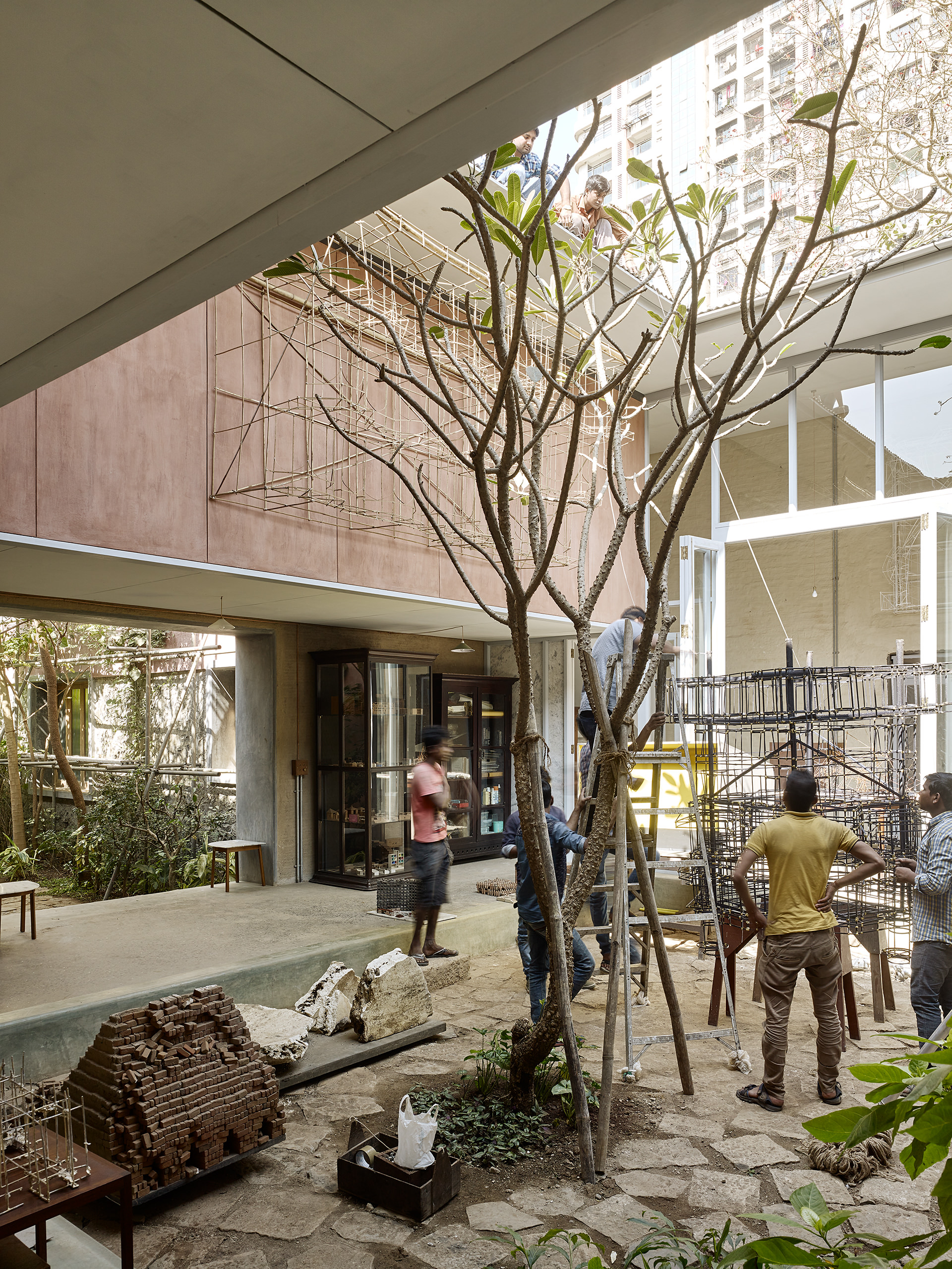 Studio Mumbai, Saat Rasta